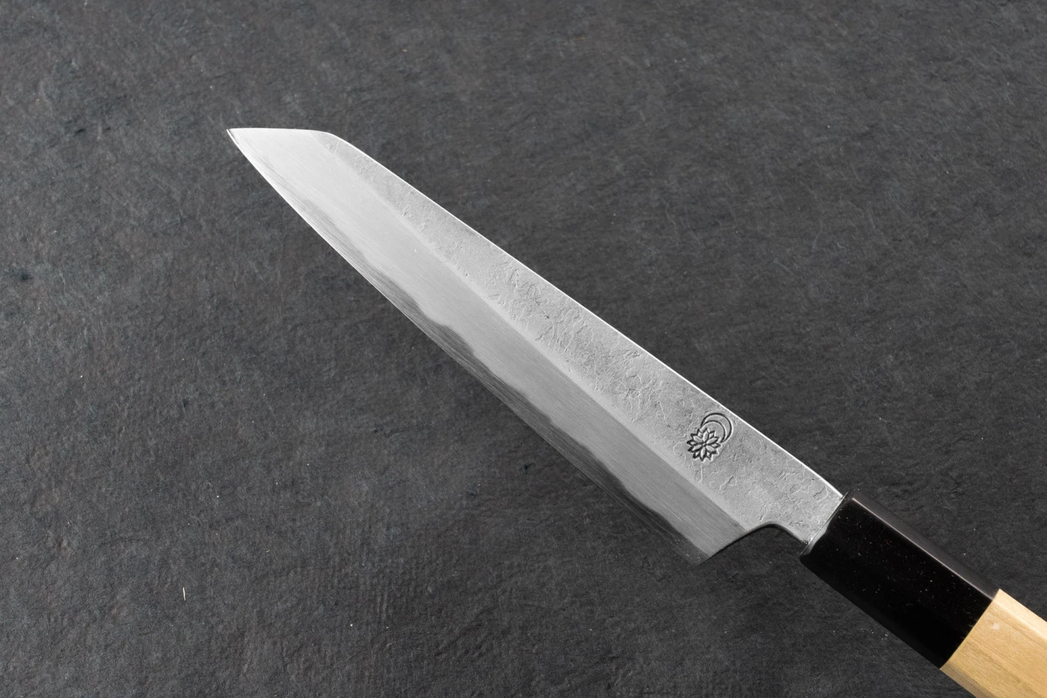 Sakai Kikumori Kikuzuki Rin Kiritsuke Petty 135mm 4 Sakai Kikumori Kikuzuki Rin Kiritsuke Petty 135mm - Image 2